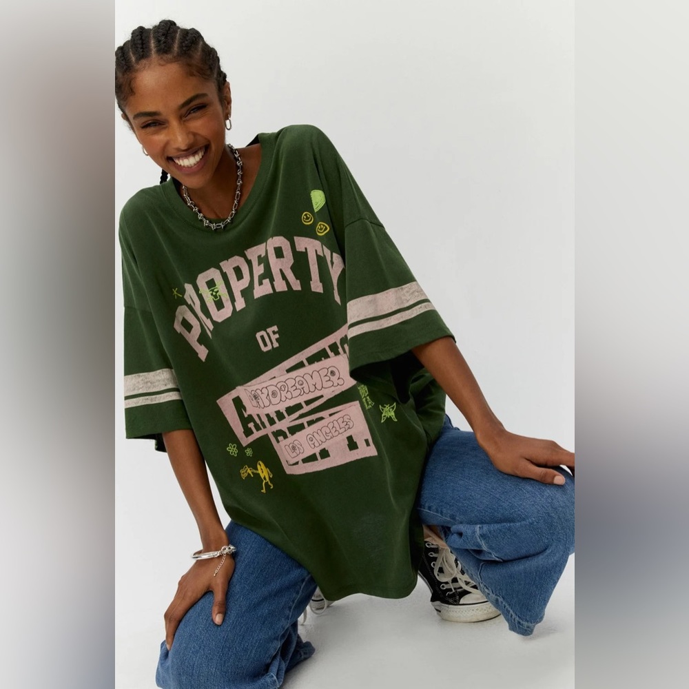 NEW! DAYDREAMER Property of Daydreamer Graphic Varsity One Size Green Tee - Picture 11 of 12